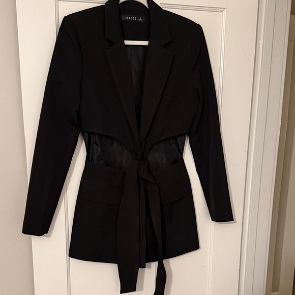 Lioness Black Blazer - Picture 3 of 6
